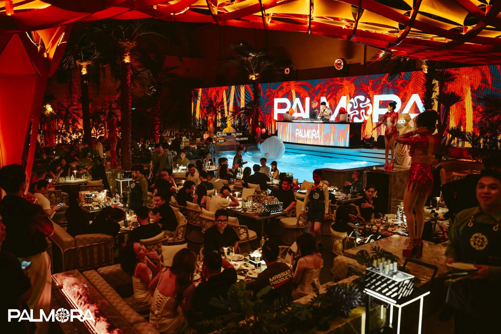 Không khí nightlife tại Palmora Saigon