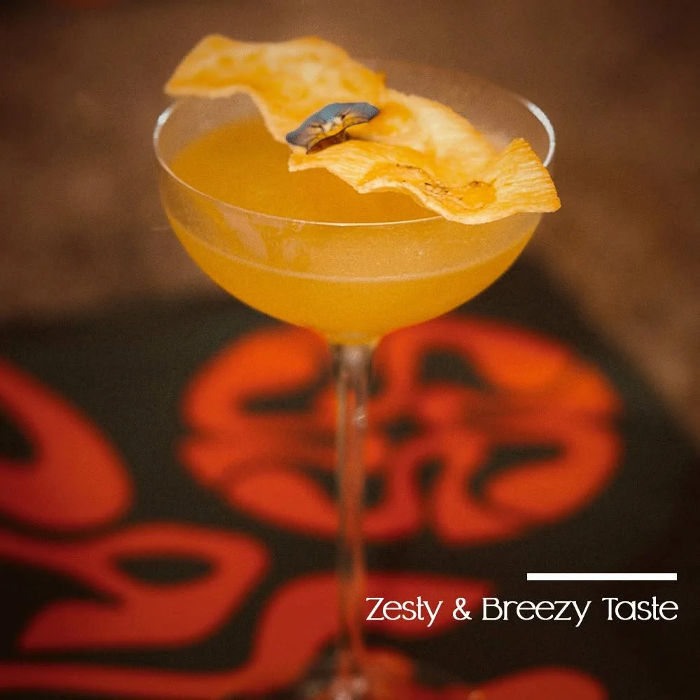 Signature tropical cocktail tại Palmora Mixology Bar